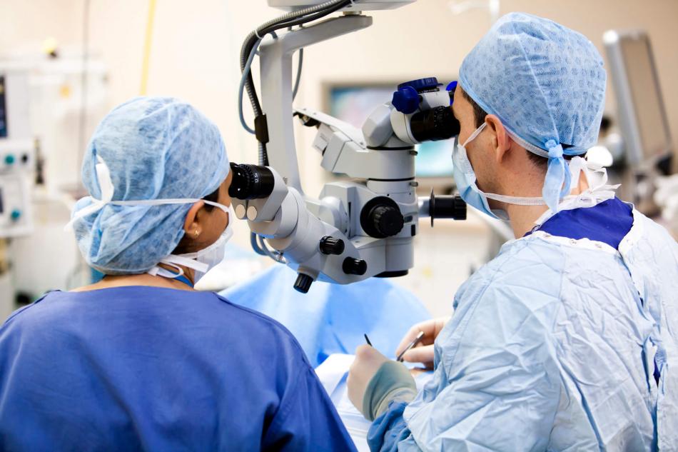 Сколько стоит прием хирурга-офтальмолога?